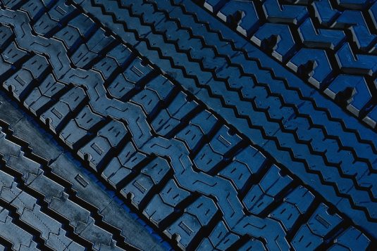 Tire tread pattern